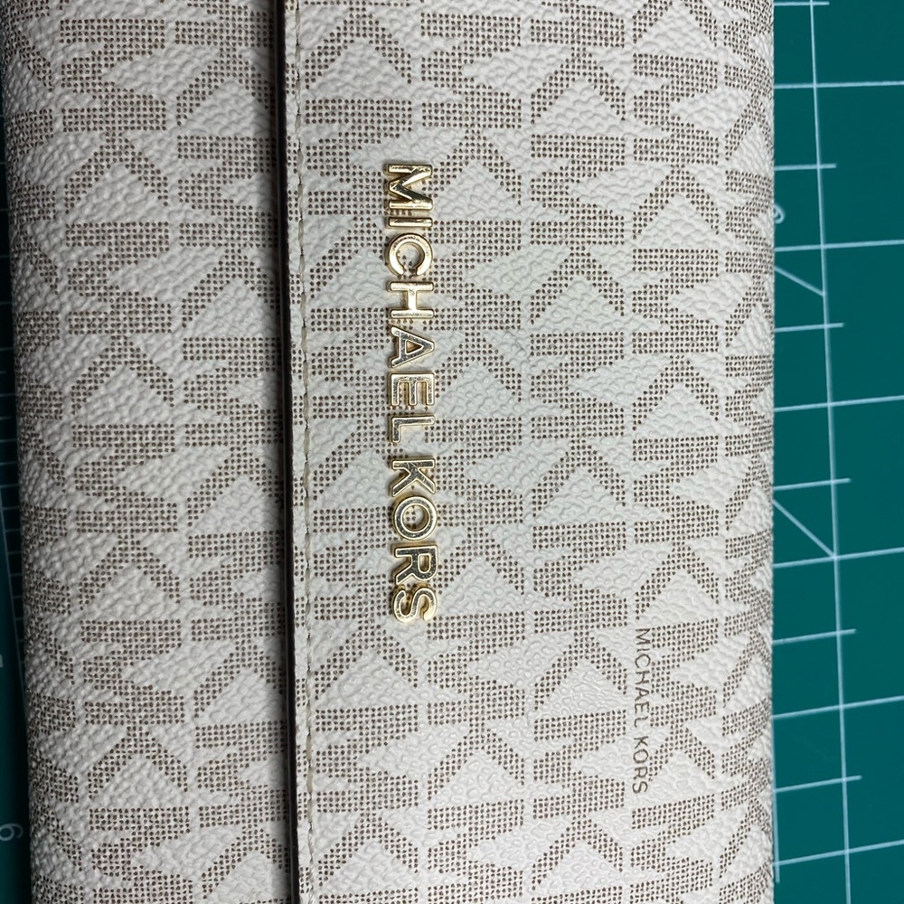 NWOT Michael Kors jet set large trifold leathers wallets white and gold leather